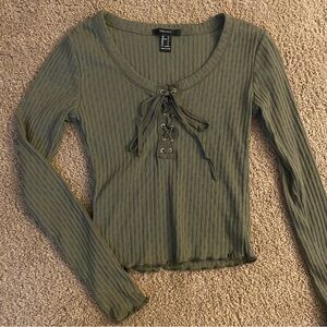 Detailed long sleeve shirt